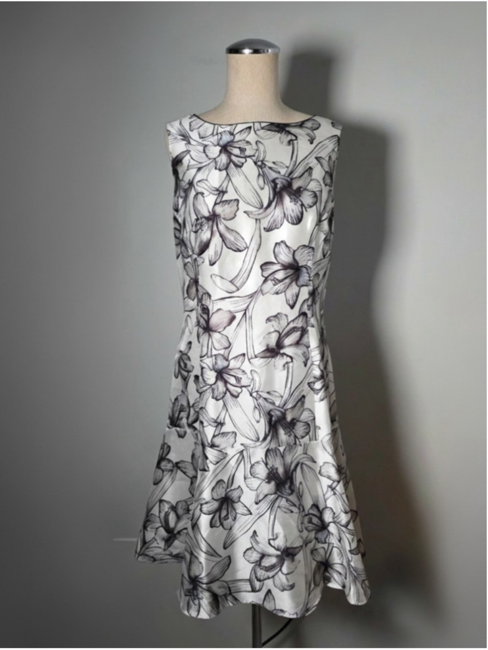 Reiss Onyx Printed Flare Dress Sleeveless Fit & Flare Floral Size 8 Off White - Picture 6 of 10